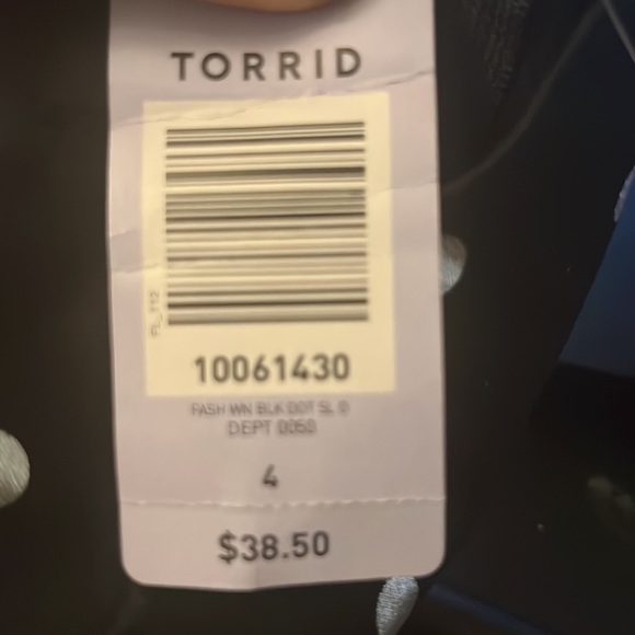 Torrid Foil Black Polka Dot Peplum Top. Size 4 - Picture 4 of 5